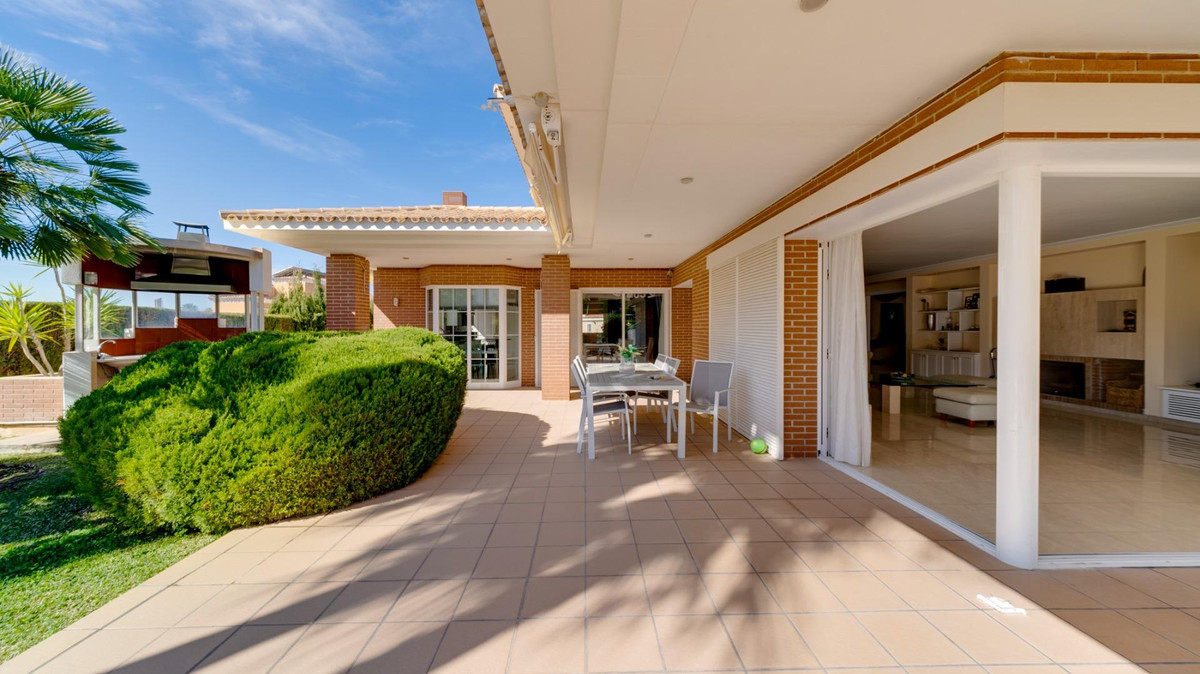 7 Bed Townhouse for sale in Benidorm Costa Blanca, Alicante, Spain