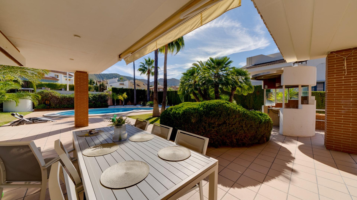 7 Bed Townhouse for sale in Benidorm Costa Blanca, Alicante, Spain