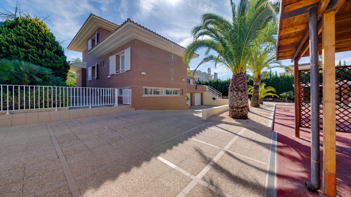 7 Bed Townhouse for sale in Benidorm Costa Blanca, Alicante, Spain