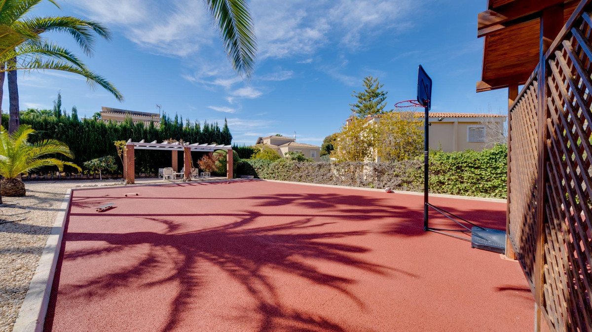 7 Bed Townhouse for sale in Benidorm Costa Blanca, Alicante, Spain