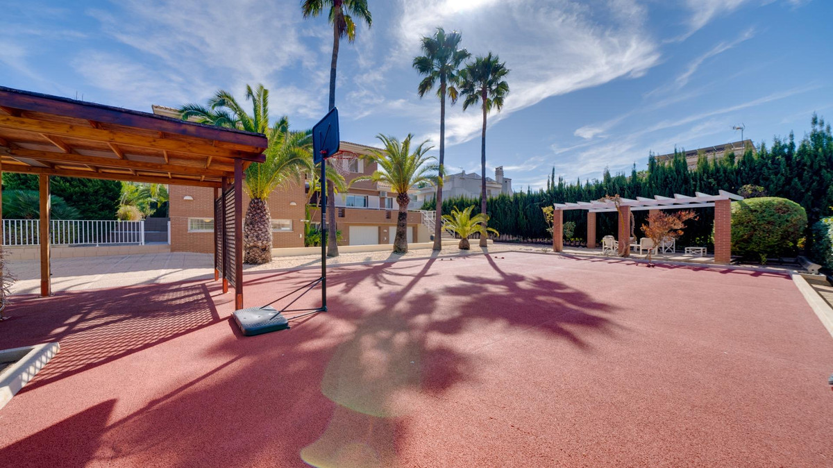 7 Bed Townhouse for sale in Benidorm Costa Blanca, Alicante, Spain