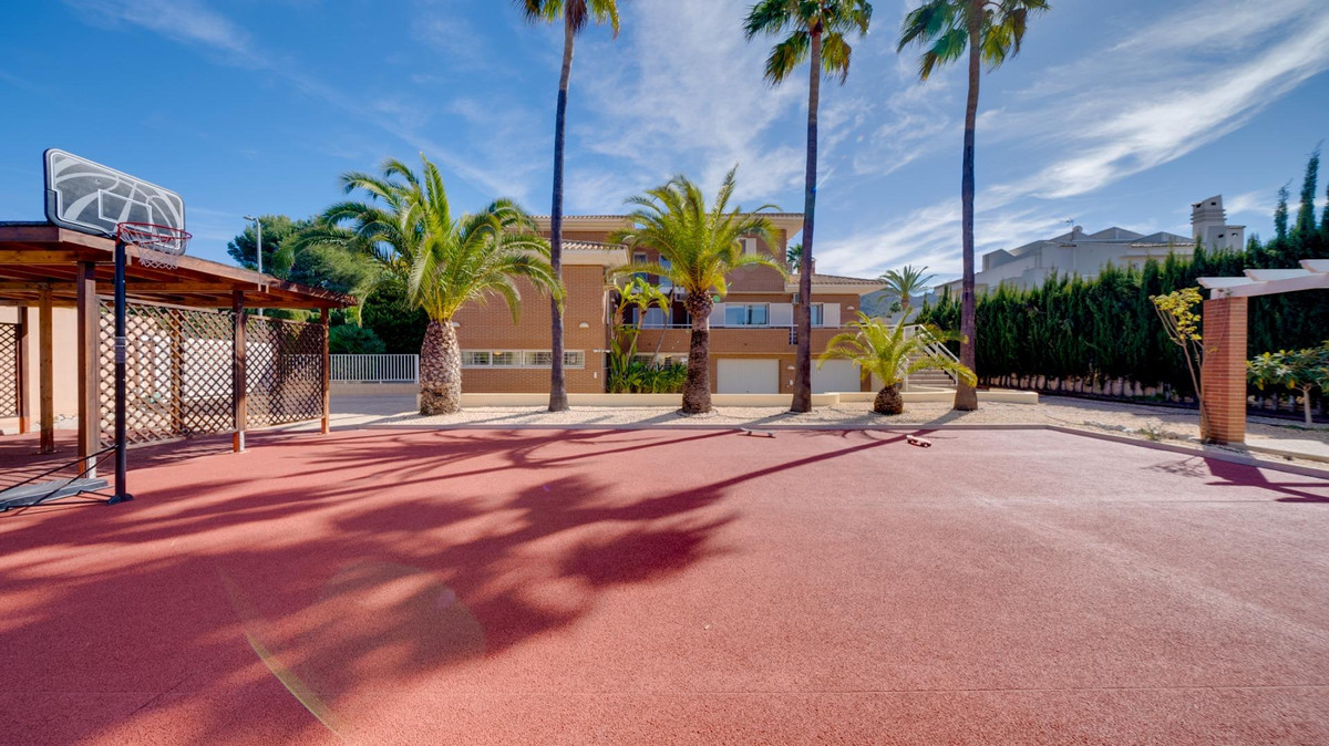 7 Bed Townhouse for sale in Benidorm Costa Blanca, Alicante, Spain