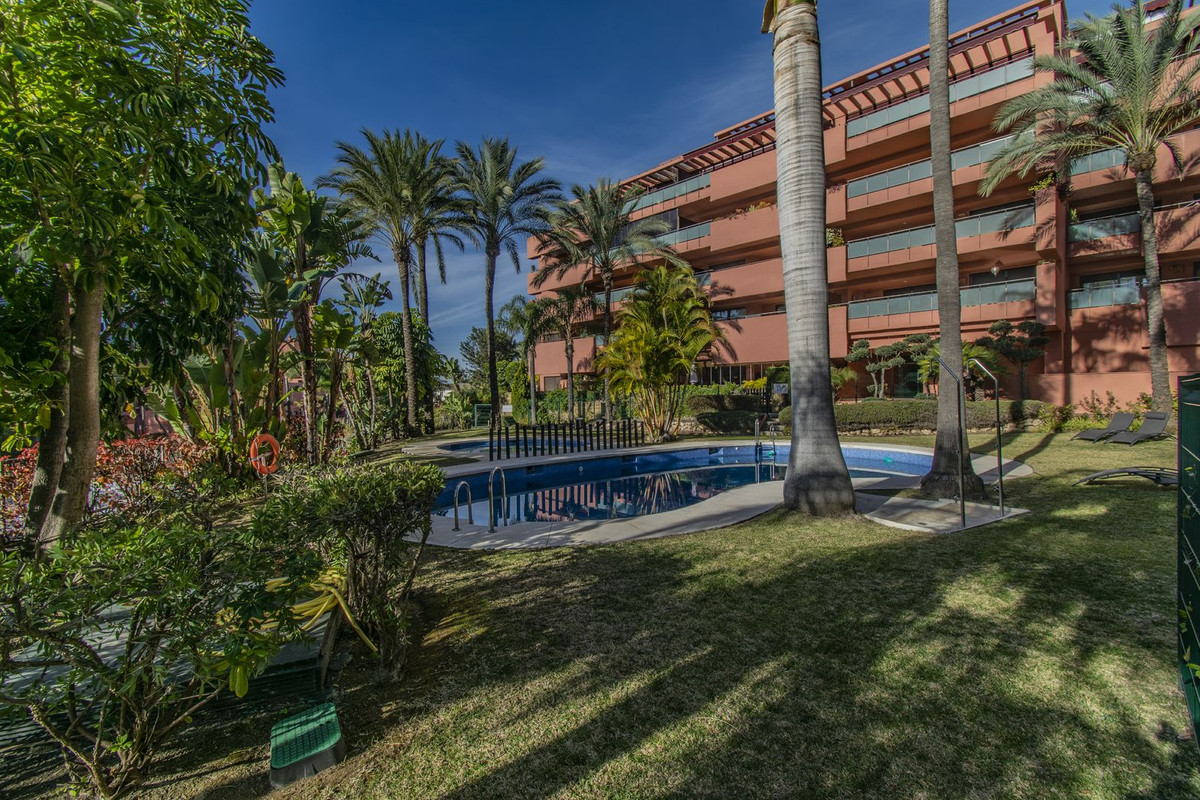 3 Bed Apartment for sale in New Golden Mile Costa Del Sol, Málaga, Spain