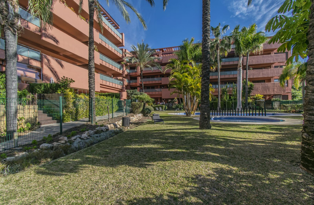 3 Bed Apartment for sale in New Golden Mile Costa Del Sol, Málaga, Spain
