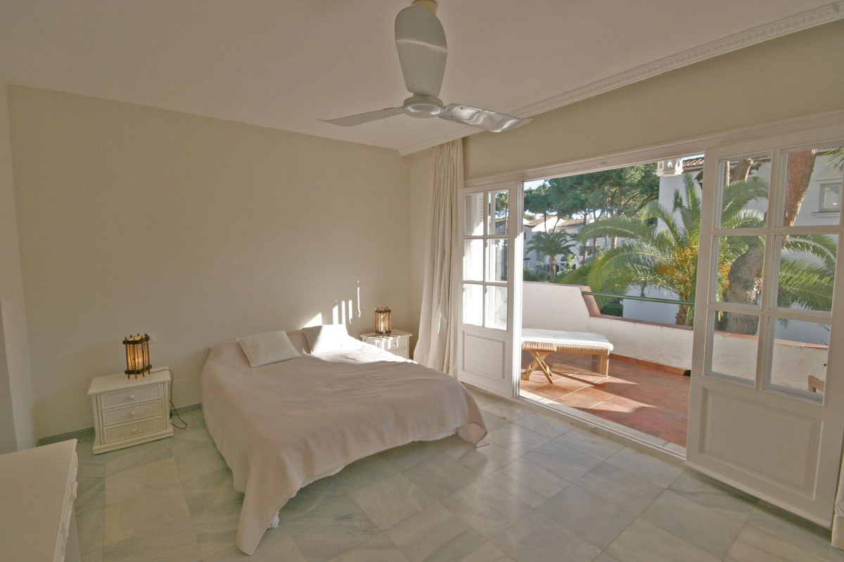3 Bed Apartment for sale in Estepona Costa Del Sol, Málaga, Spain