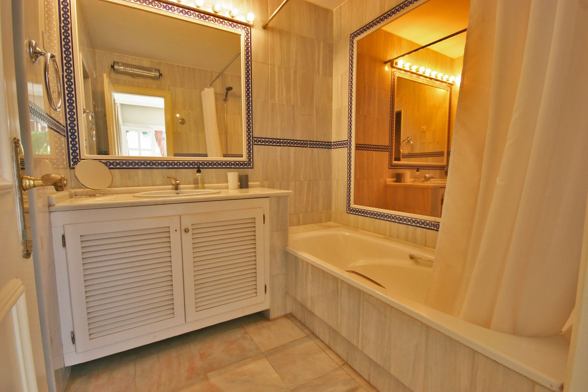 3 Bed Apartment for sale in Estepona Costa Del Sol, Málaga, Spain
