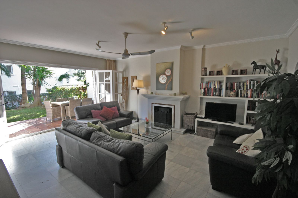 3 Bed Apartment for sale in Estepona Costa Del Sol, Málaga, Spain