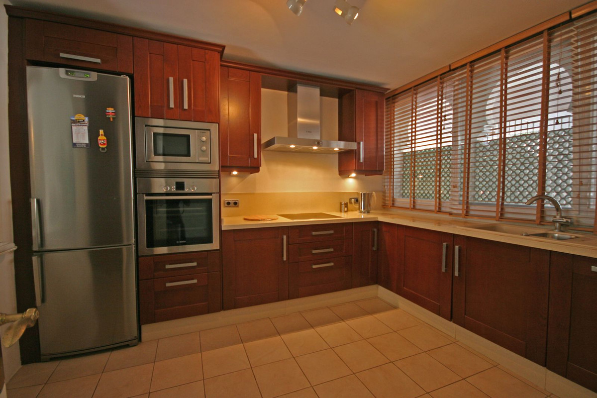 3 Bed Apartment for sale in Estepona Costa Del Sol, Málaga, Spain