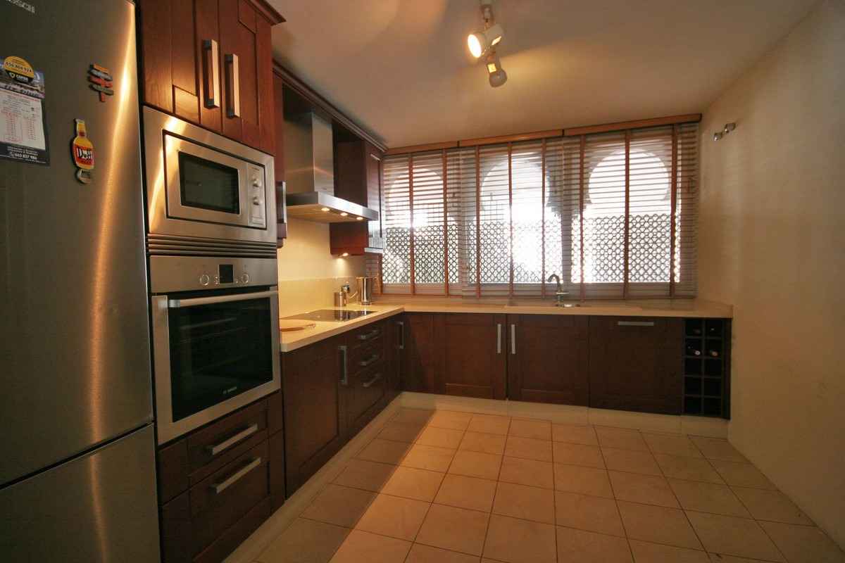 3 Bed Apartment for sale in Estepona Costa Del Sol, Málaga, Spain