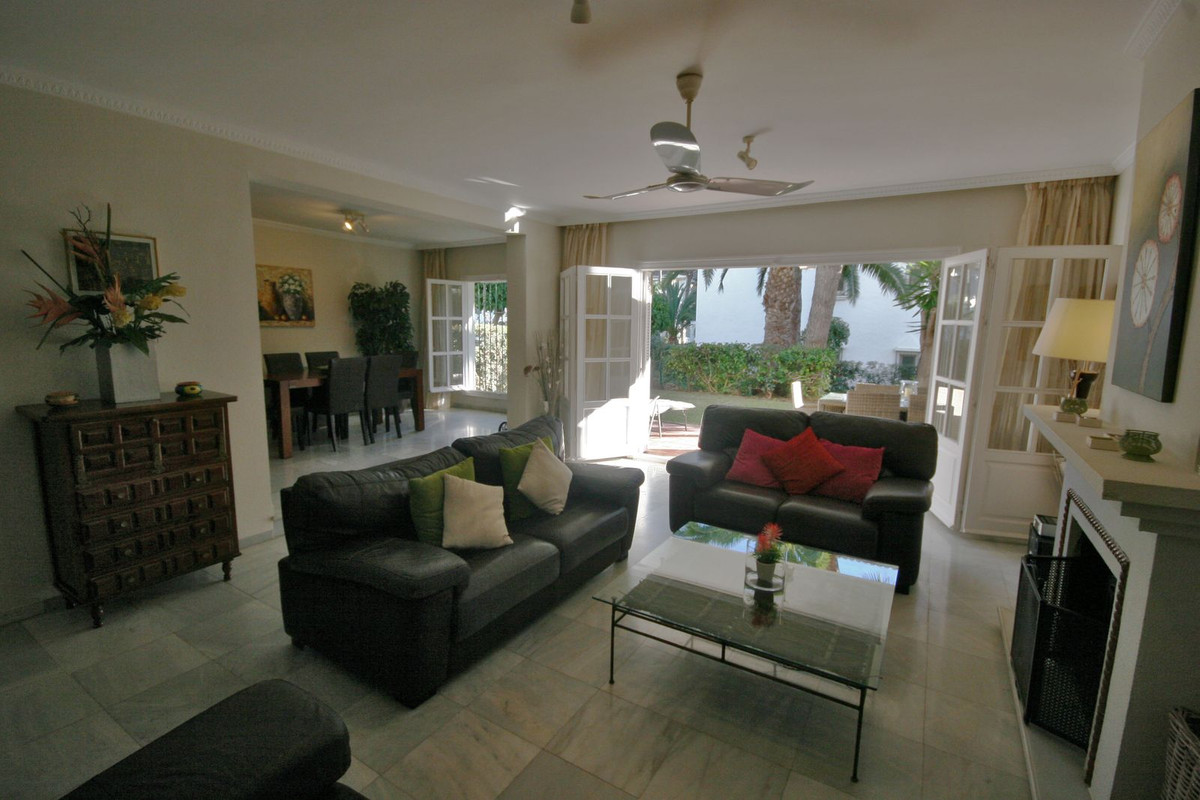 3 Bed Apartment for sale in Estepona Costa Del Sol, Málaga, Spain