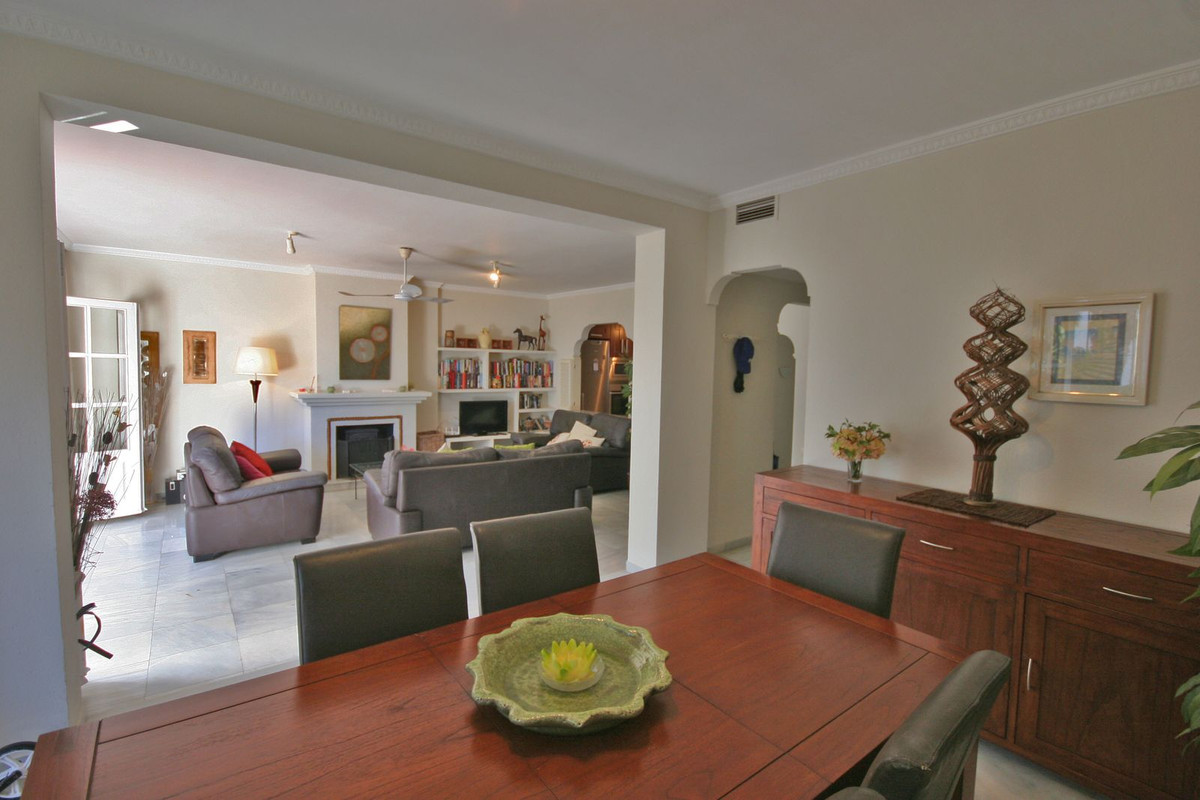 3 Bed Apartment for sale in Estepona Costa Del Sol, Málaga, Spain