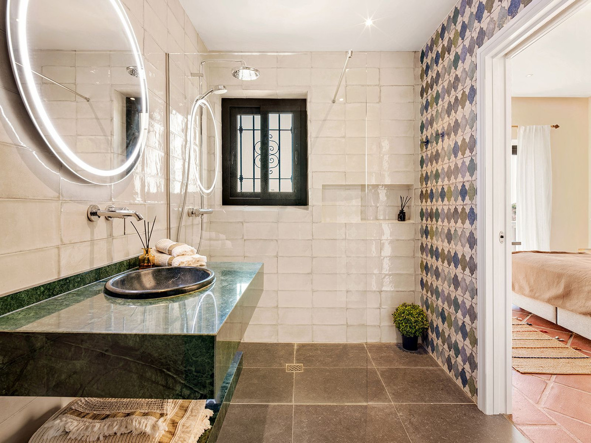 Se vende Villa - Chalet de 4 dormitorios en Costa Del Sol, Málaga, España