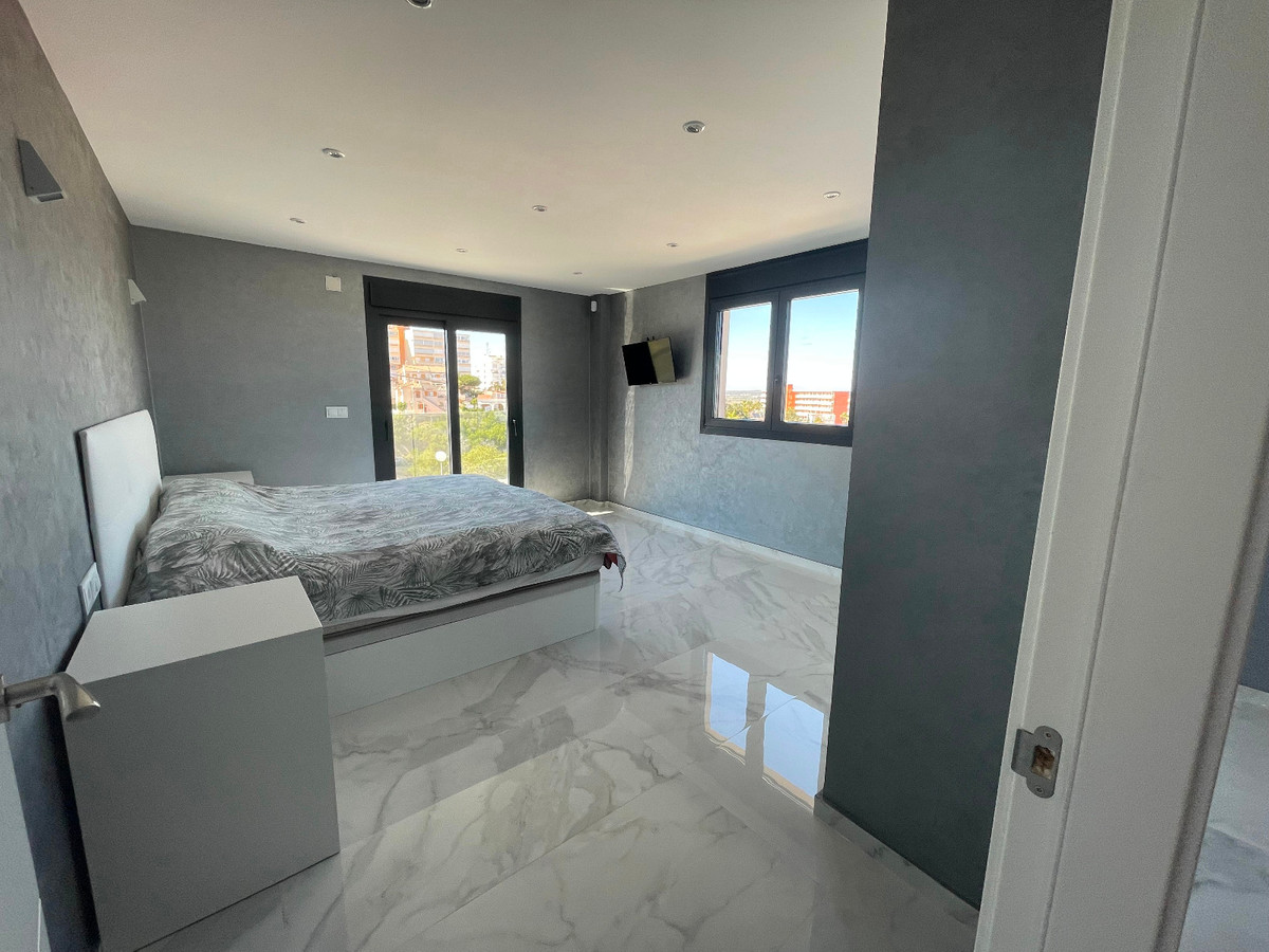 Se vende Villa - Chalet de 5 dormitorios en Costa Blanca, Alicante, España
