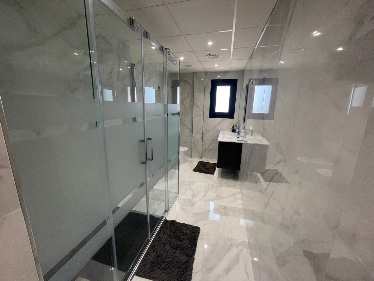 Se vende Villa - Chalet de 5 dormitorios en Costa Blanca, Alicante, España