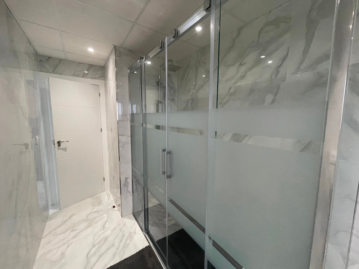 Se vende Villa - Chalet de 5 dormitorios en Costa Blanca, Alicante, España