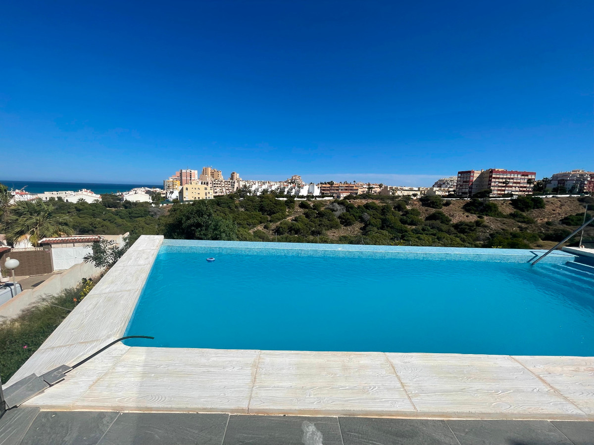 Se vende Villa - Chalet de 5 dormitorios en Costa Blanca, Alicante, España