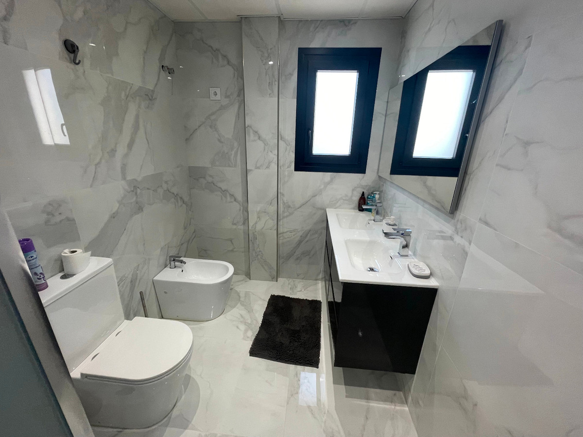 Se vende Villa - Chalet de 5 dormitorios en Costa Blanca, Alicante, España