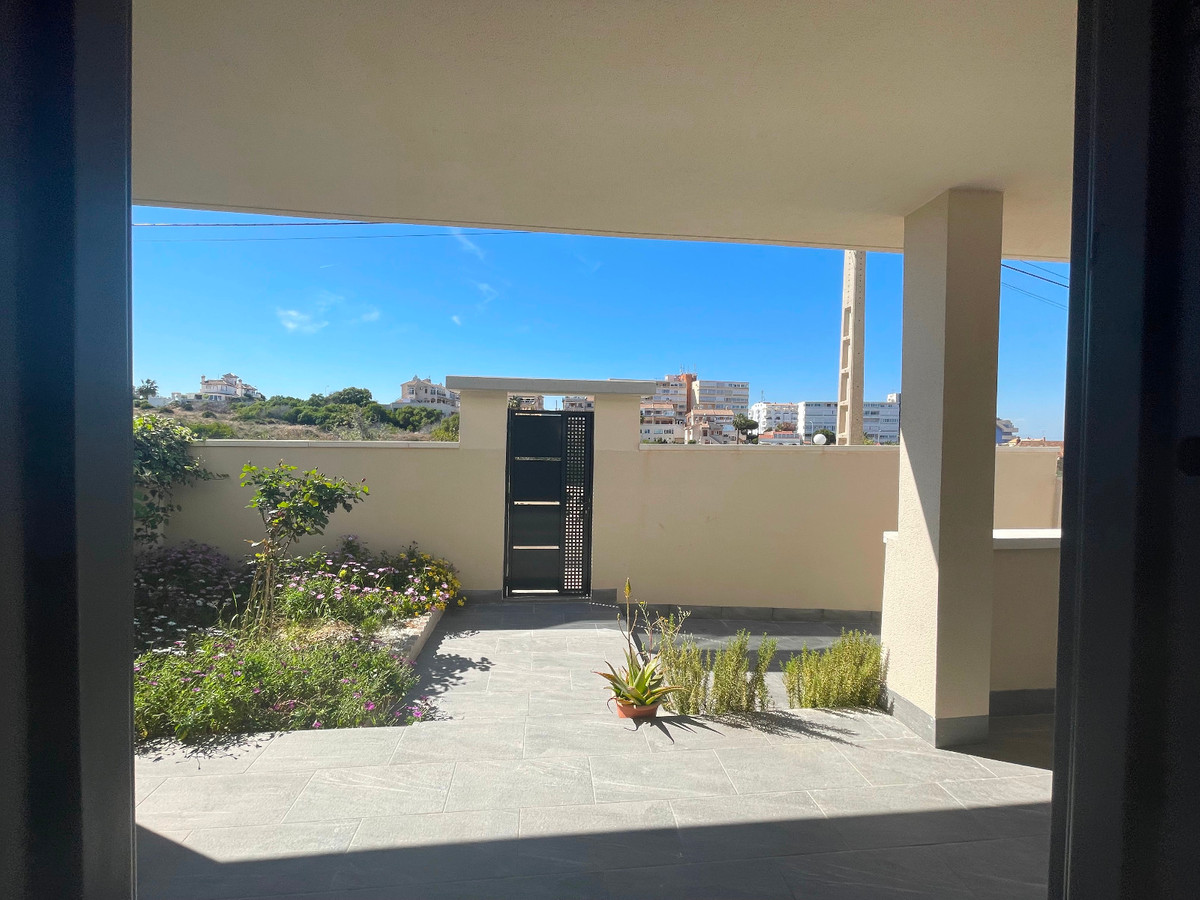 Se vende Villa - Chalet de 5 dormitorios en Costa Blanca, Alicante, España