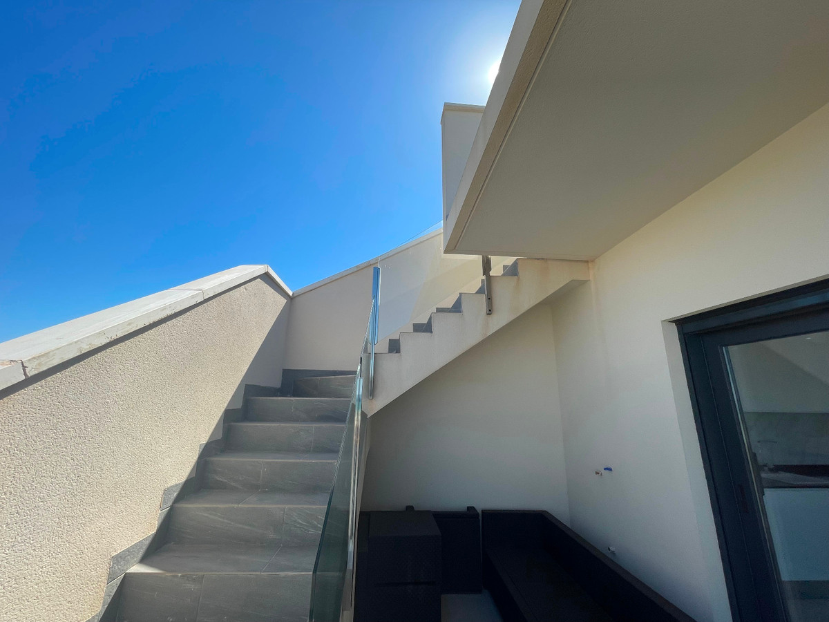 Se vende Villa - Chalet de 5 dormitorios en Costa Blanca, Alicante, España