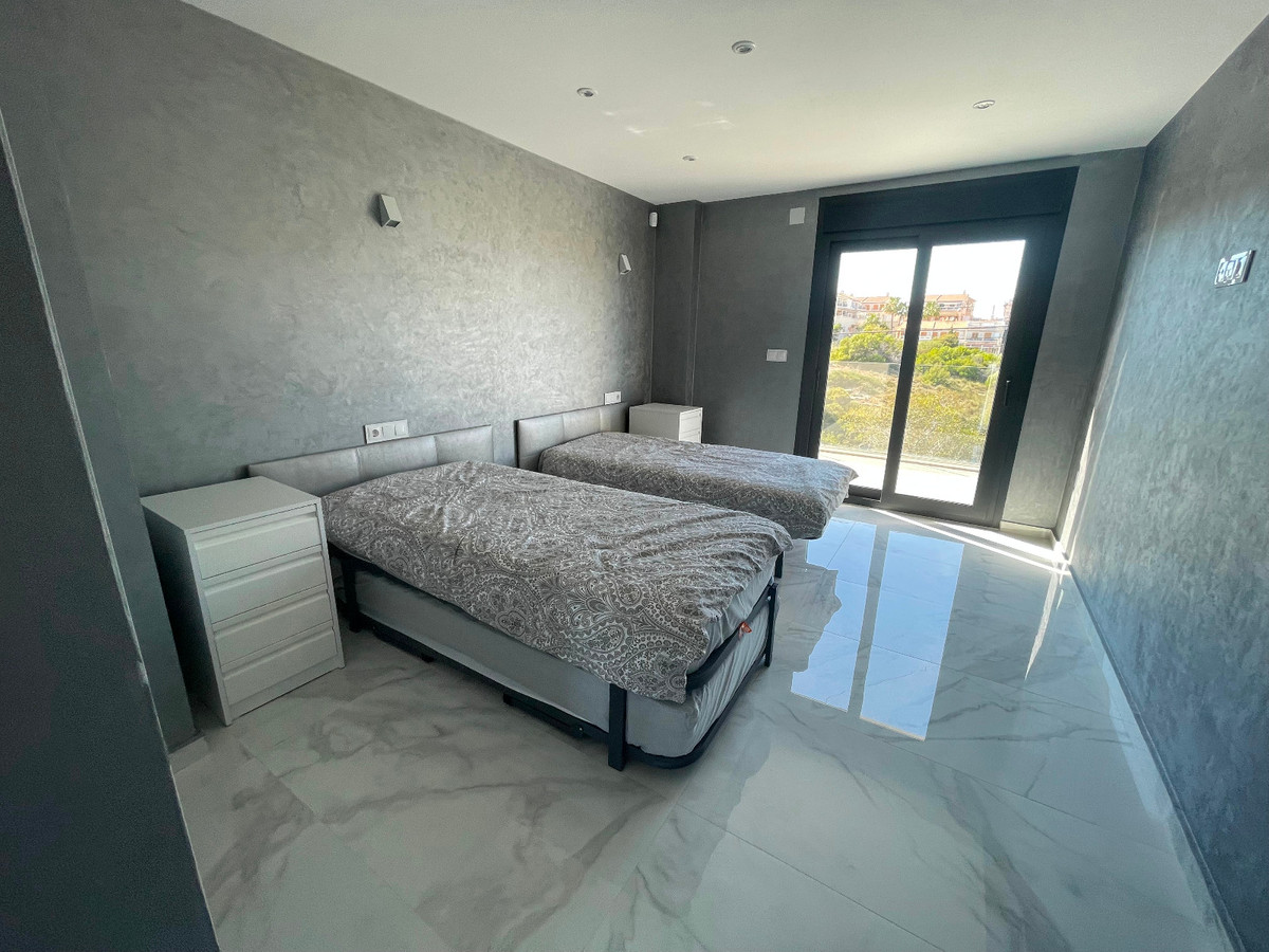 Se vende Villa - Chalet de 5 dormitorios en Costa Blanca, Alicante, España