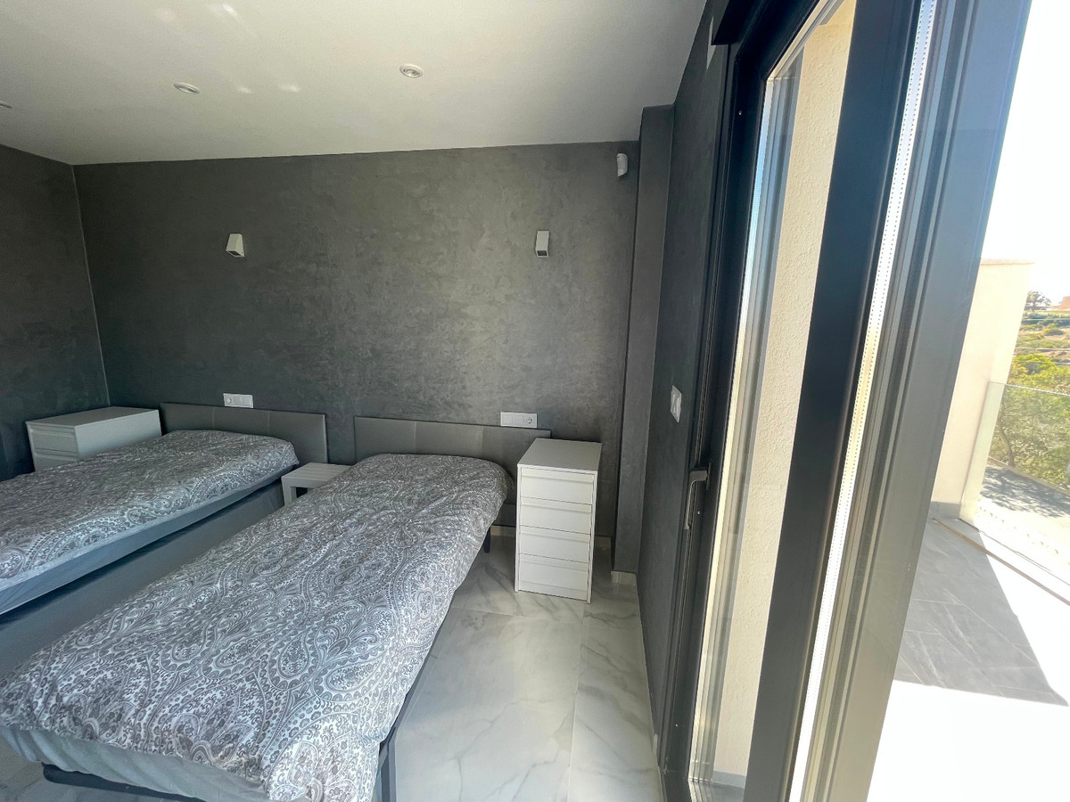 Se vende Villa - Chalet de 5 dormitorios en Costa Blanca, Alicante, España