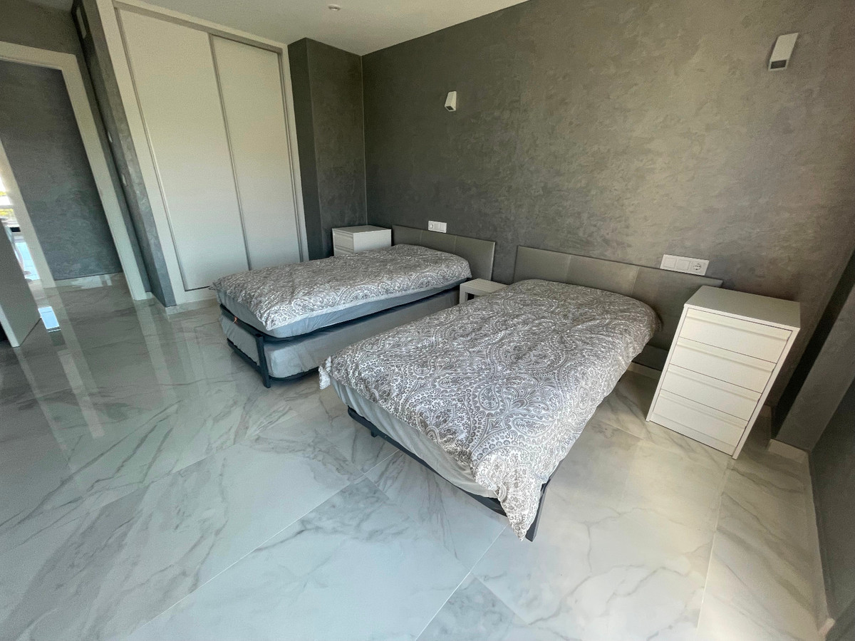 Se vende Villa - Chalet de 5 dormitorios en Costa Blanca, Alicante, España