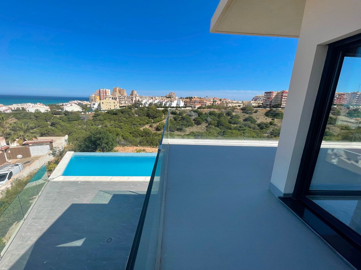 Se vende Villa - Chalet de 5 dormitorios en Costa Blanca, Alicante, España