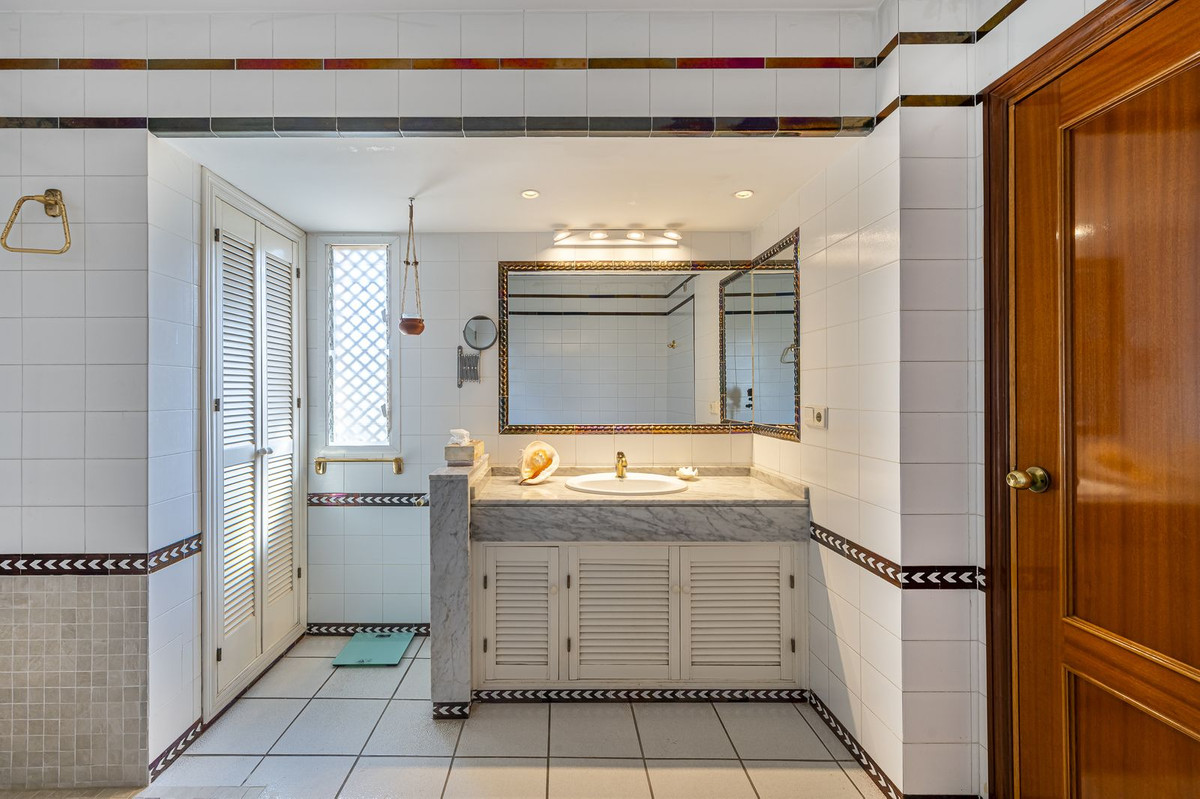 4 Bed Townhouse for sale in The Golden Mile Costa Del Sol, Málaga, Spain