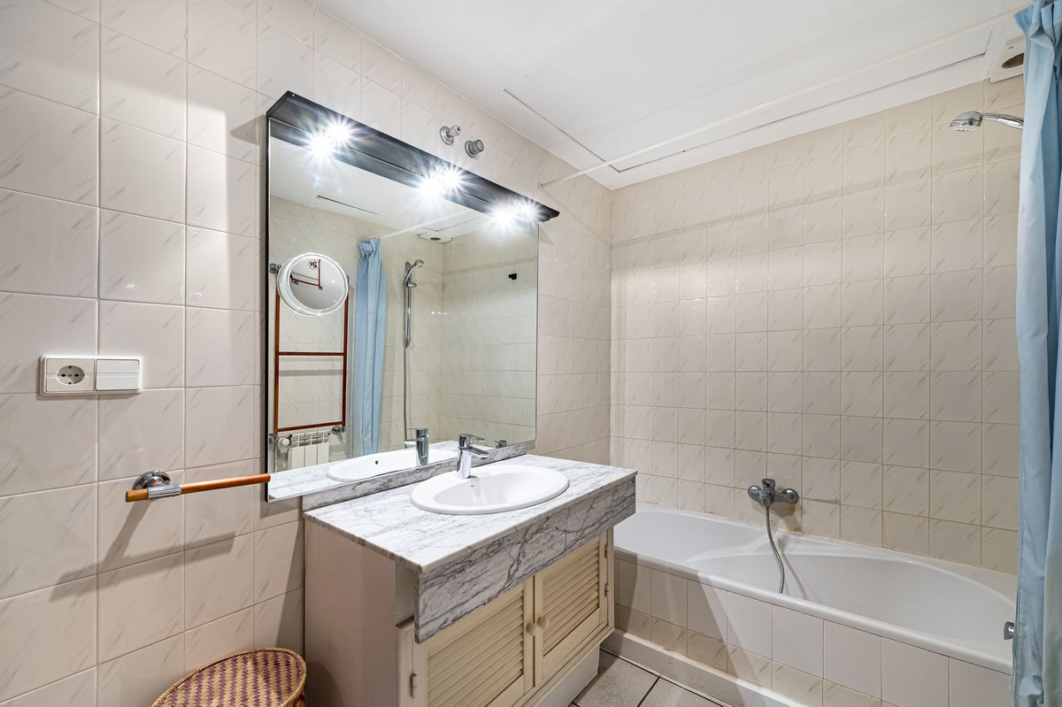 4 Bed Townhouse for sale in The Golden Mile Costa Del Sol, Málaga, Spain