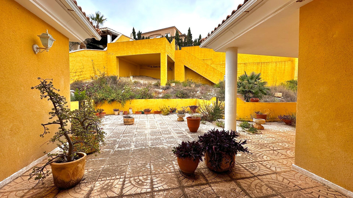 5 Bed Townhouse for sale in Altea Costa Blanca, Alicante, Spain