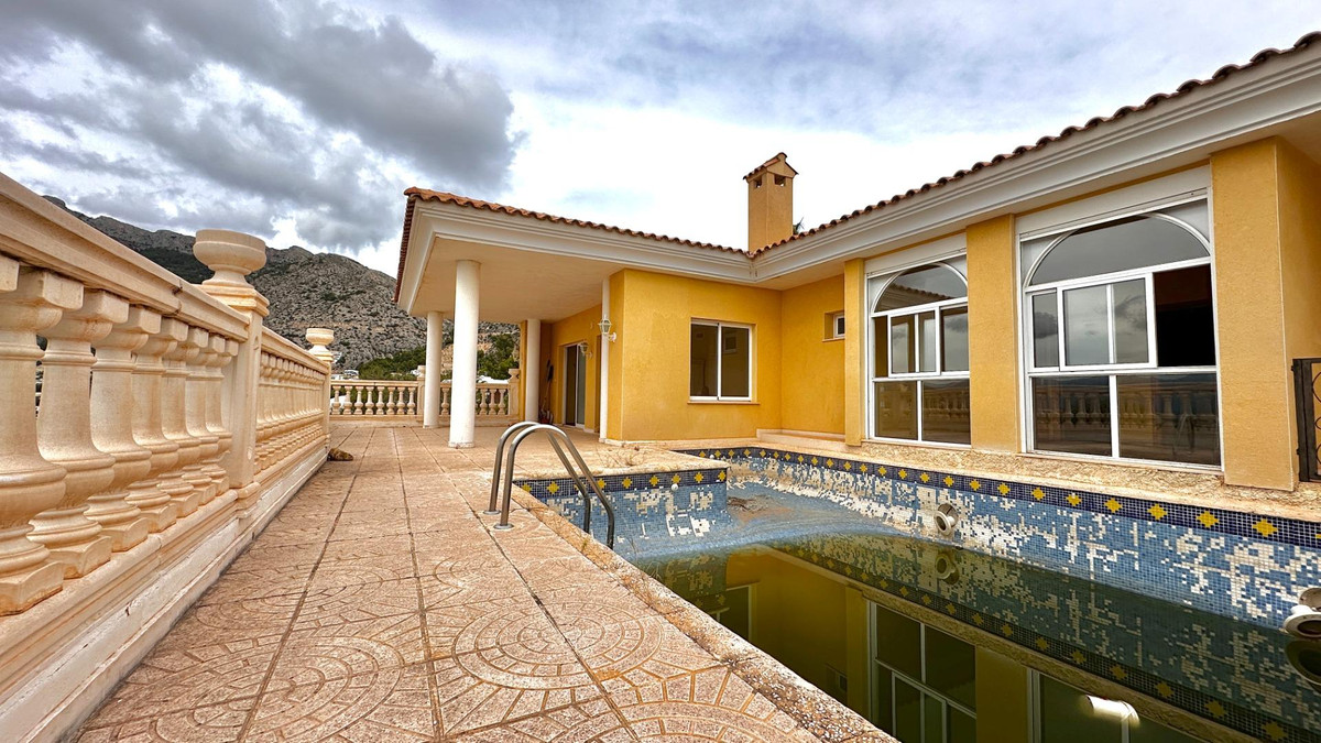5 Bed Townhouse for sale in Altea Costa Blanca, Alicante, Spain