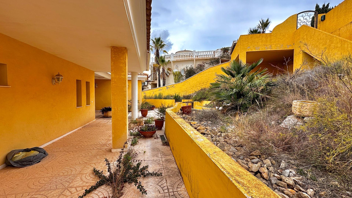 5 Bed Townhouse for sale in Altea Costa Blanca, Alicante, Spain