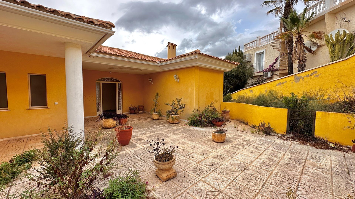 5 Bed Townhouse for sale in Altea Costa Blanca, Alicante, Spain