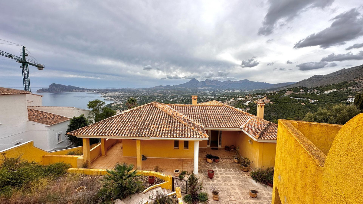 5 Bed Townhouse for sale in Altea Costa Blanca, Alicante, Spain