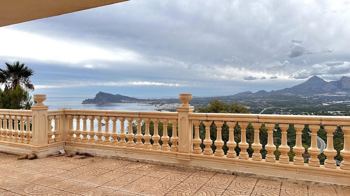 5 Bed Townhouse for sale in Altea Costa Blanca, Alicante, Spain