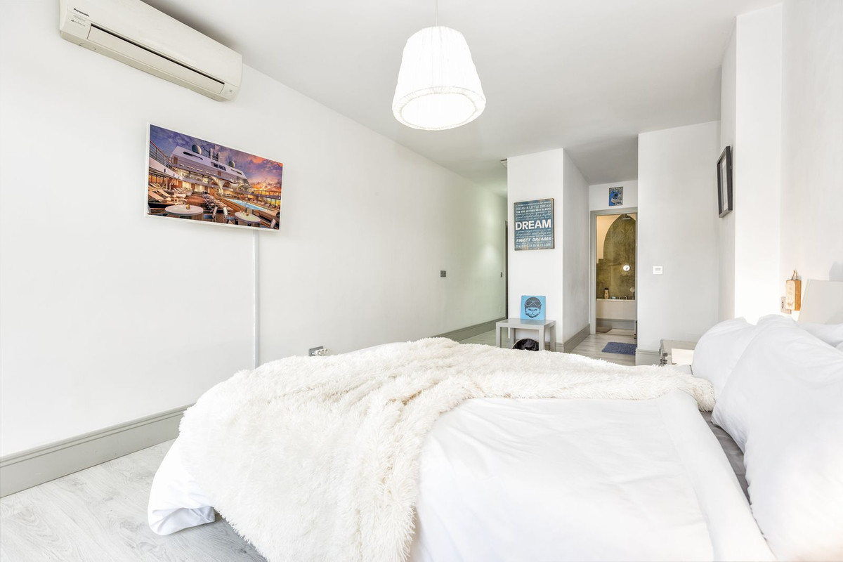 2 Bed Apartment for sale in Nueva Andalucía Costa Del Sol, Málaga, Spain