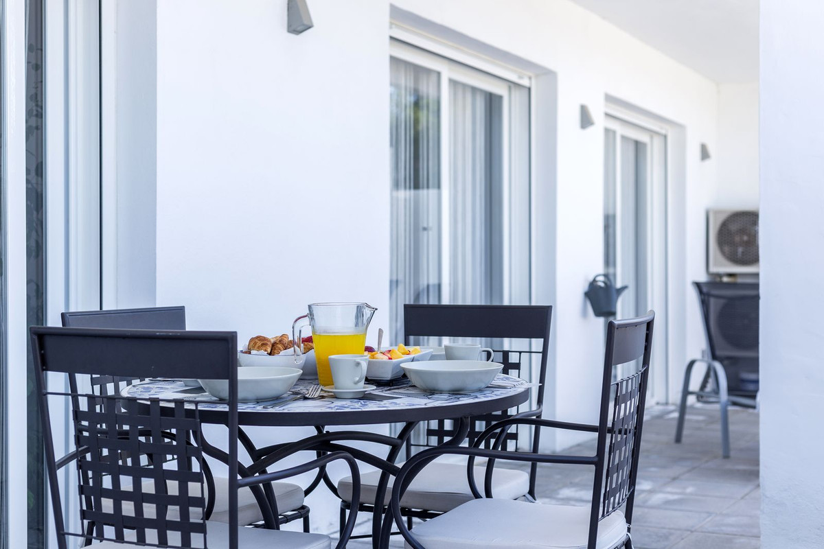 2 Bed Apartment for sale in Nueva Andalucía Costa Del Sol, Málaga, Spain