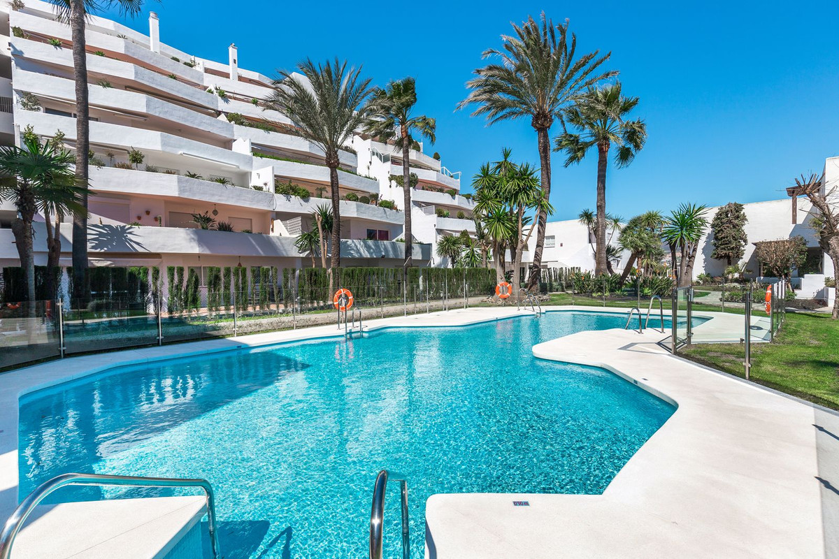 2 Bed Apartment for sale in Nueva Andalucía Costa Del Sol, Málaga, Spain
