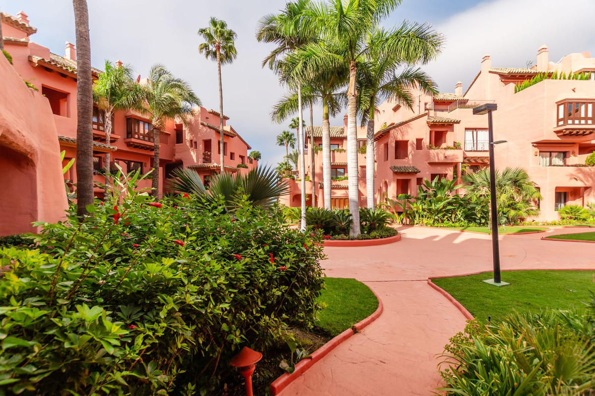 3 Bed Apartment for sale in New Golden Mile Costa Del Sol, Málaga, Spain