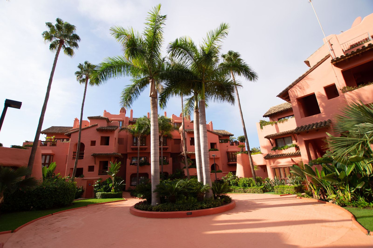 3 Bed Apartment for sale in New Golden Mile Costa Del Sol, Málaga, Spain