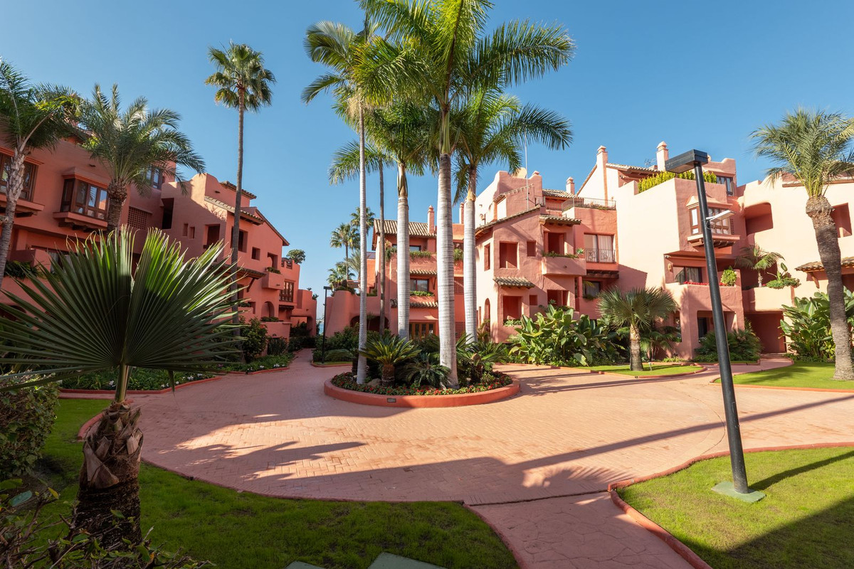3 Bed Apartment for sale in New Golden Mile Costa Del Sol, Málaga, Spain