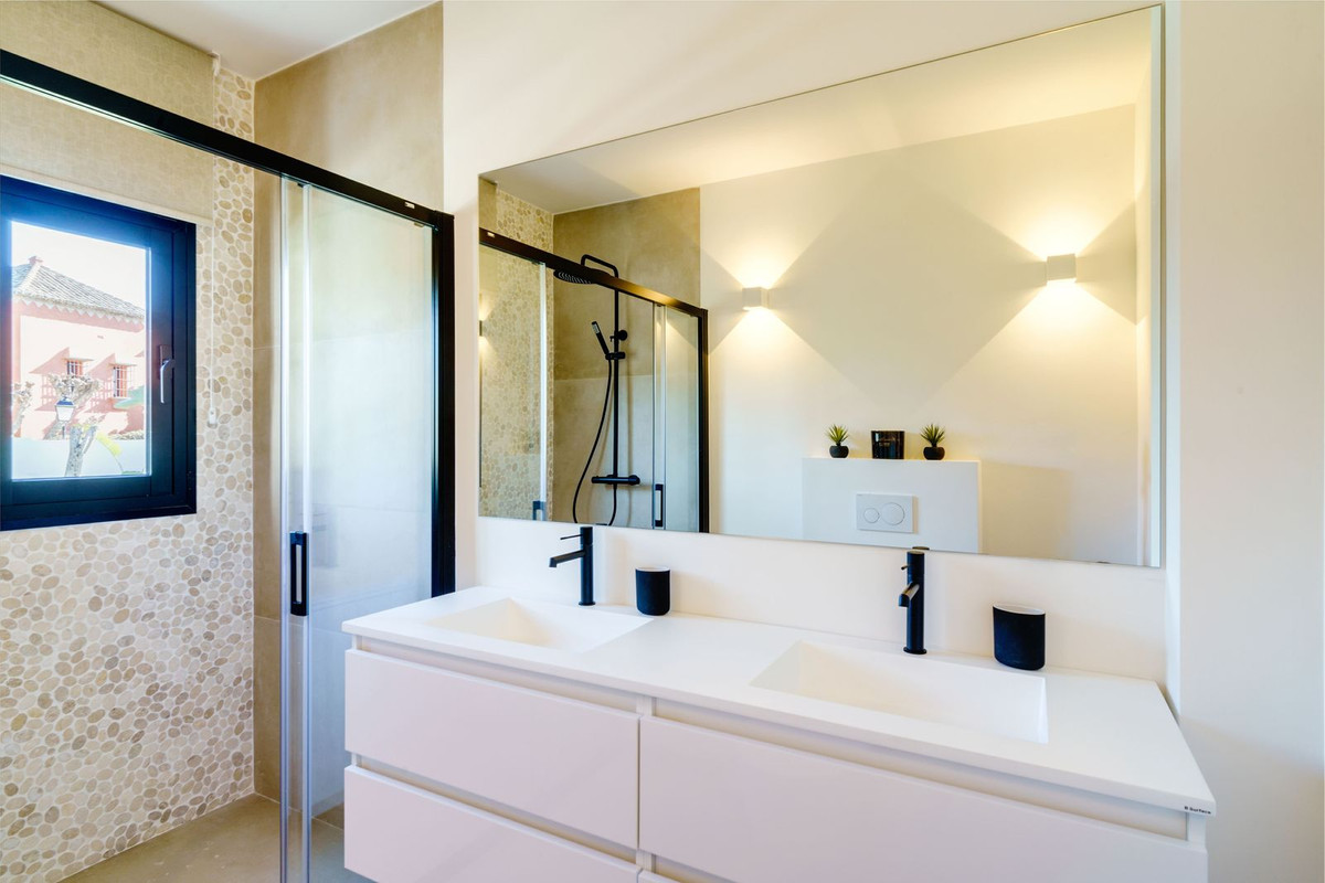 Se vende Villa - Chalet de 6 dormitorios en Costa Del Sol, Málaga, España