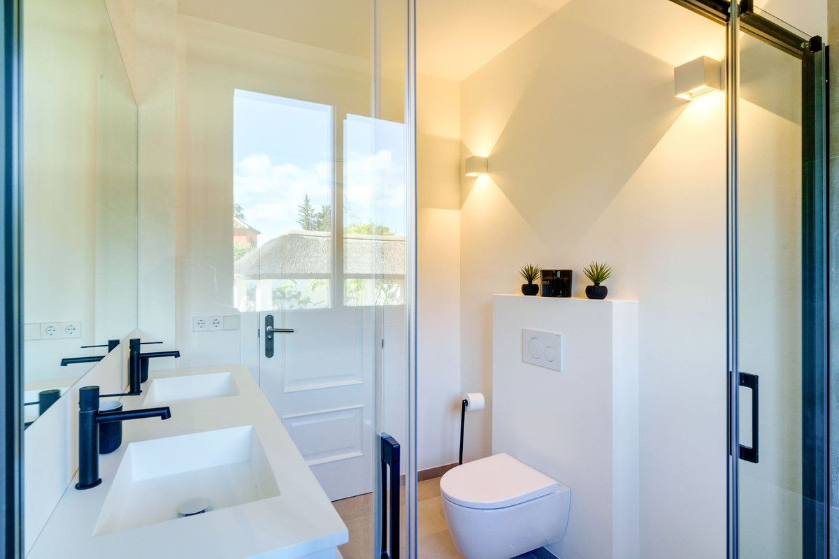 Se vende Villa - Chalet de 6 dormitorios en Costa Del Sol, Málaga, España