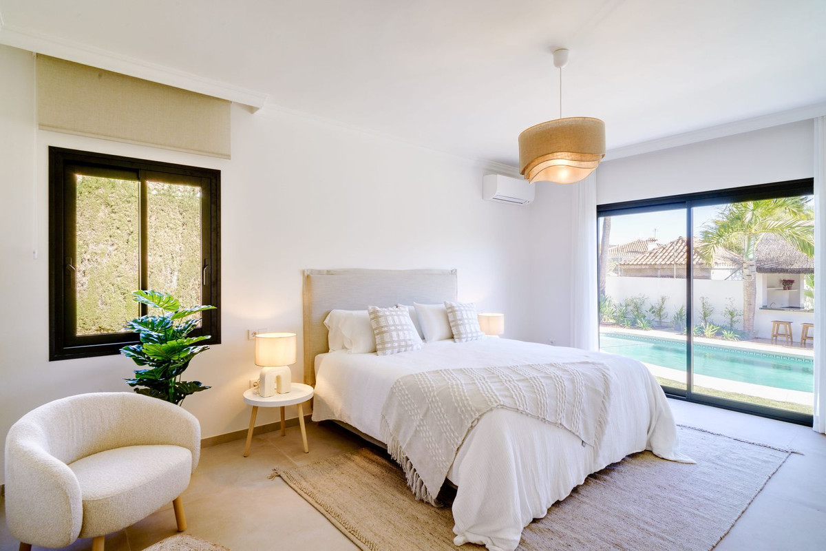 Se vende Villa - Chalet de 6 dormitorios en Costa Del Sol, Málaga, España
