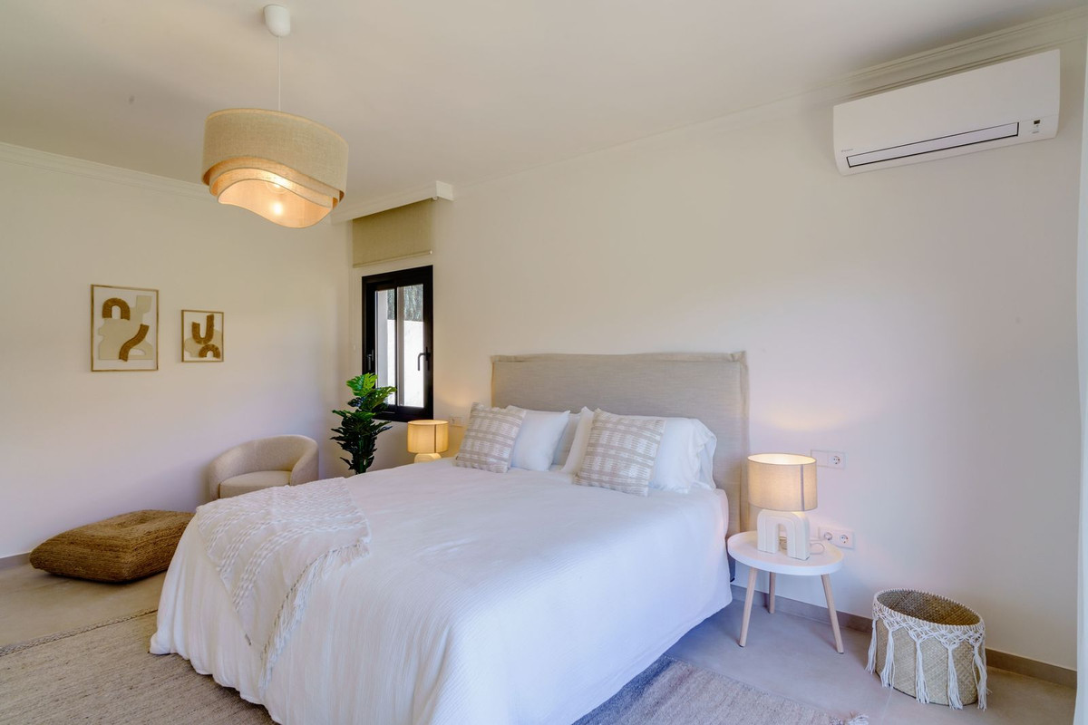 Se vende Villa - Chalet de 6 dormitorios en Costa Del Sol, Málaga, España