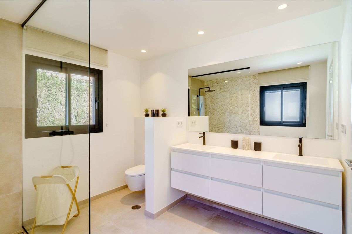 Se vende Villa - Chalet de 6 dormitorios en Costa Del Sol, Málaga, España