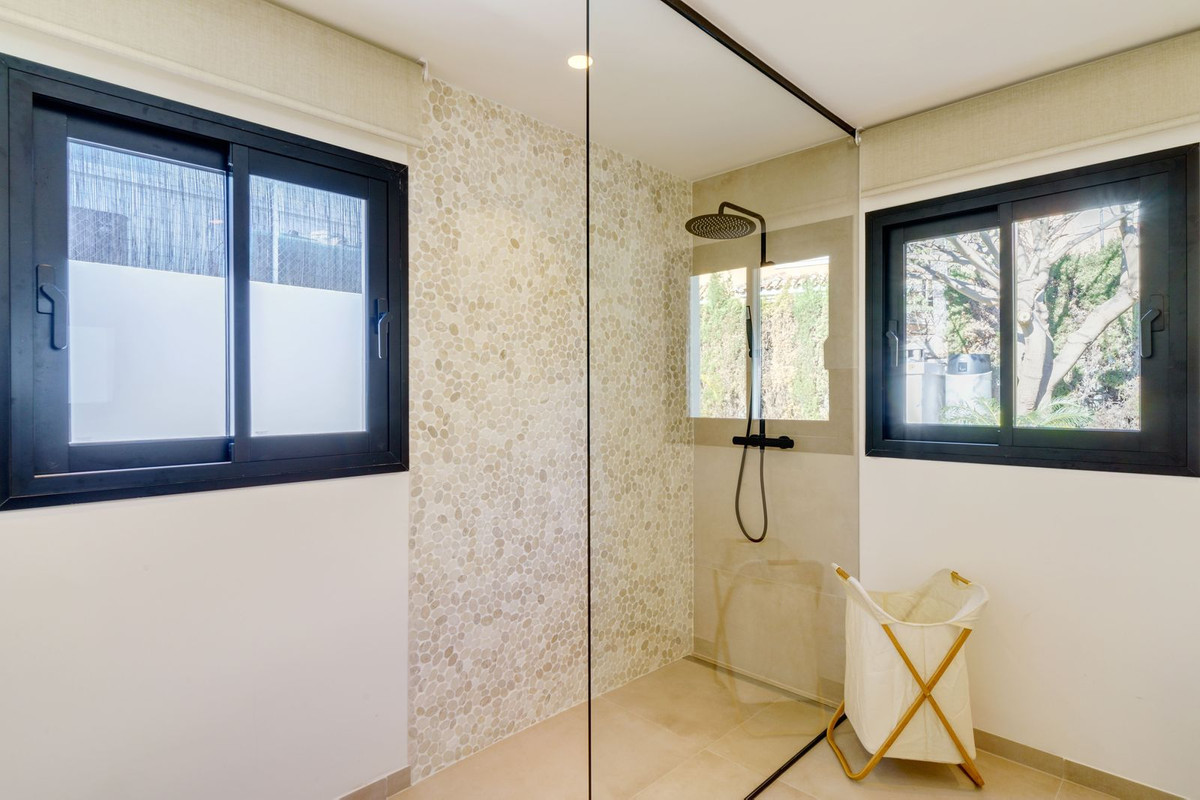 Se vende Villa - Chalet de 6 dormitorios en Costa Del Sol, Málaga, España