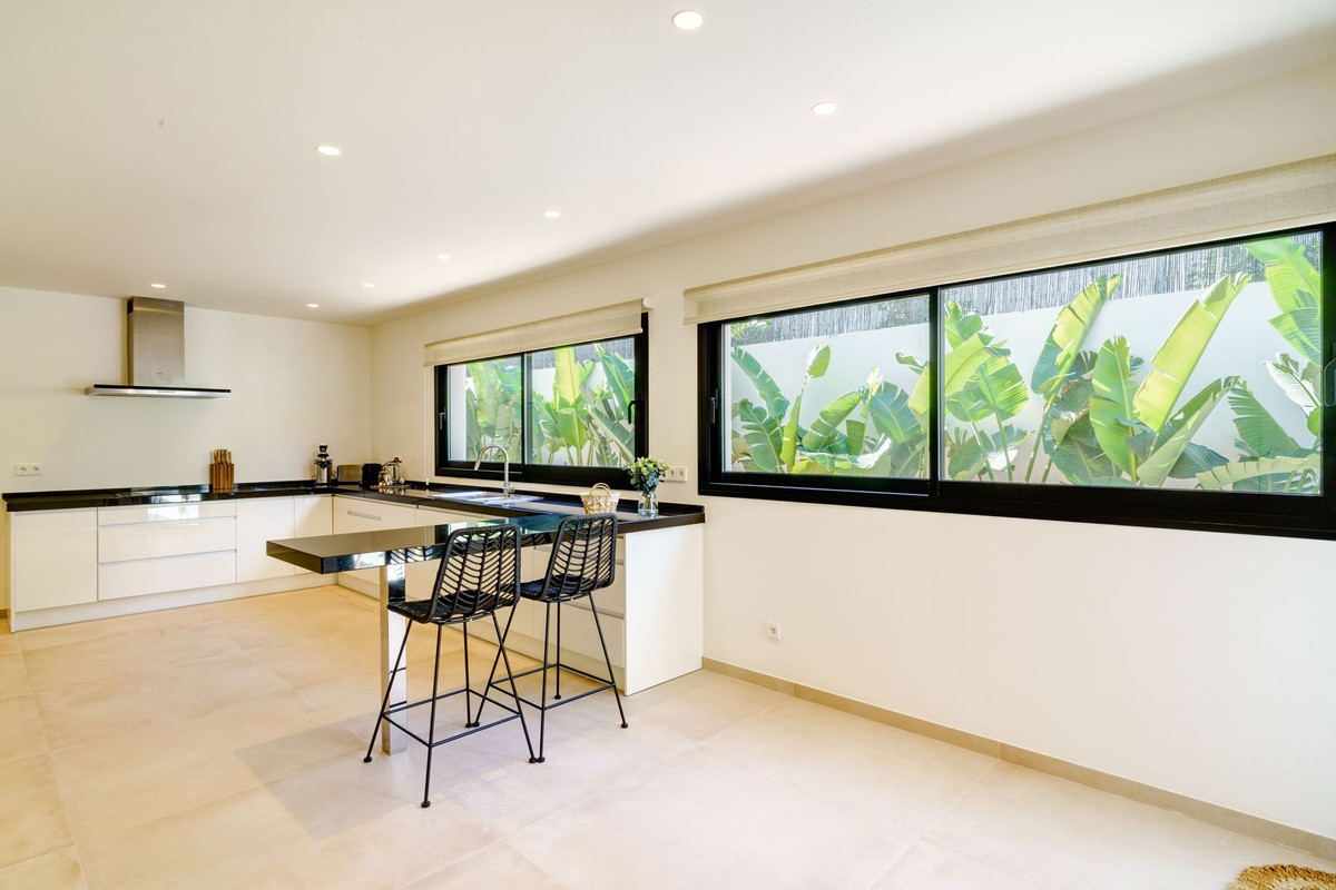 Se vende Villa - Chalet de 6 dormitorios en Costa Del Sol, Málaga, España