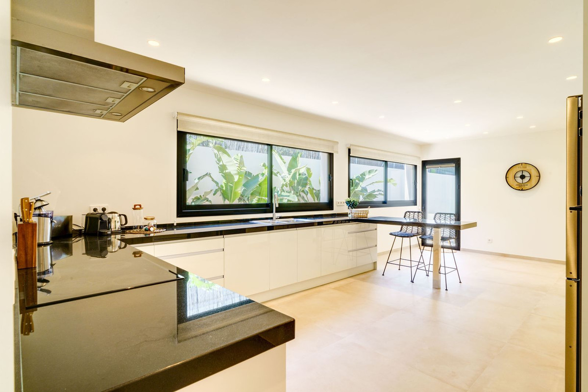 Se vende Villa - Chalet de 6 dormitorios en Costa Del Sol, Málaga, España