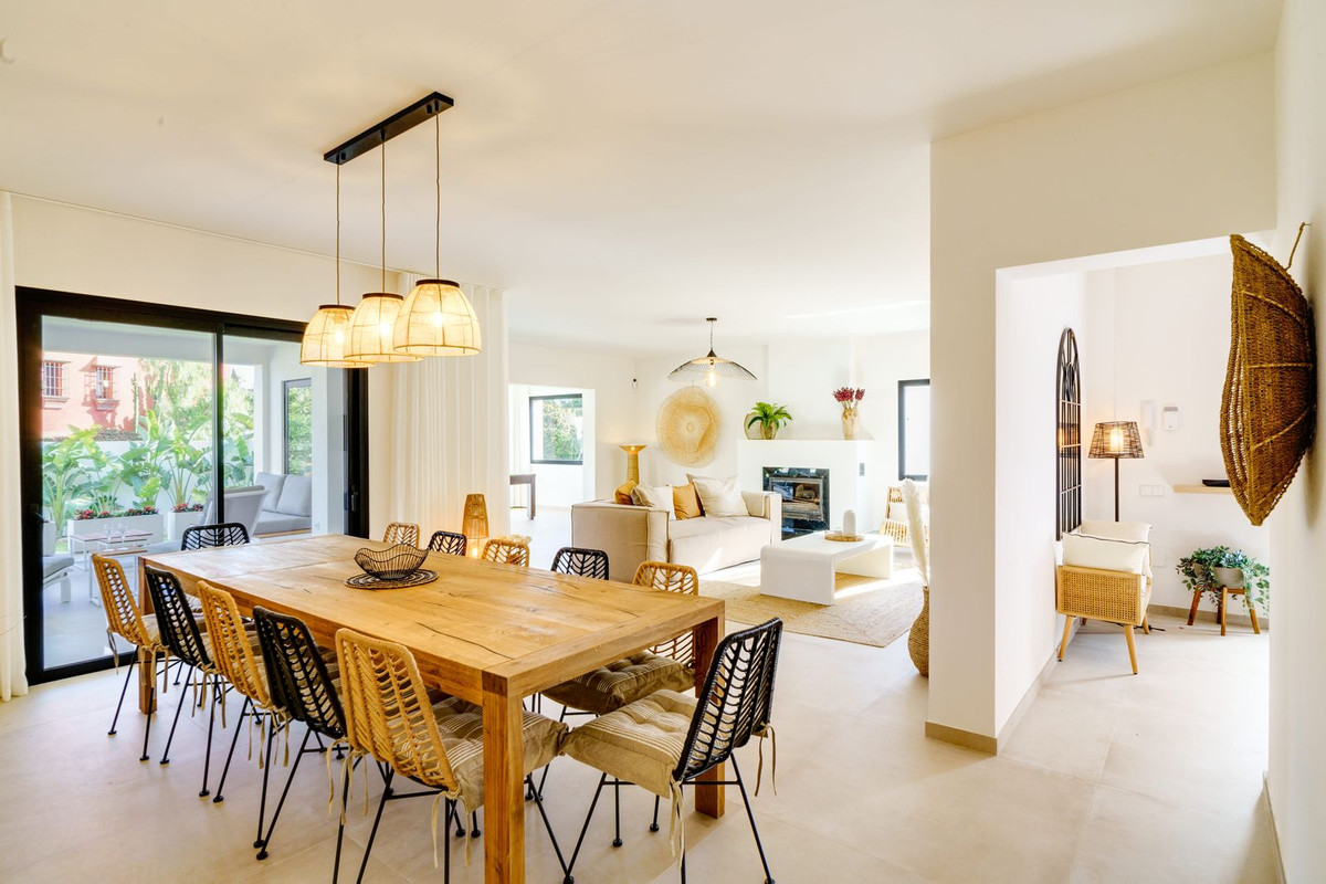 Se vende Villa - Chalet de 6 dormitorios en Costa Del Sol, Málaga, España